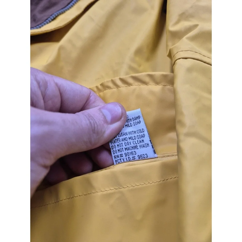 VTG Marlboro Unlimited Gear Men's Reversible Yellow Rain Jacket Men's Small